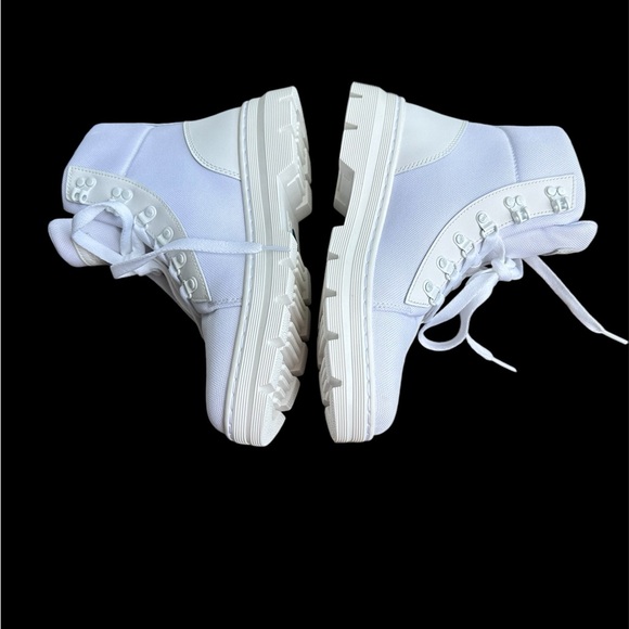 Dr. Martens Combs Platform Boot - Women's Size 10 Combs  Boot - Picture 5 of 17